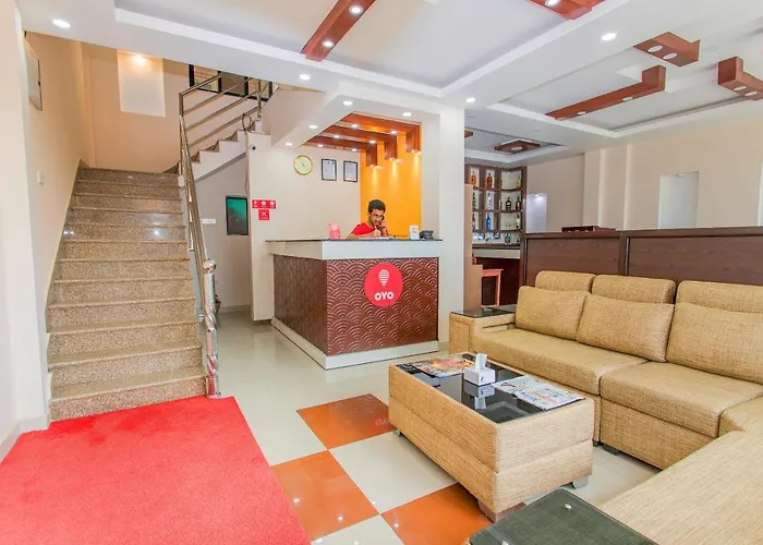 Oyo 136 Om Plaza 2*