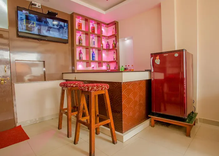 酒店 Oyo 136 Om Plaza